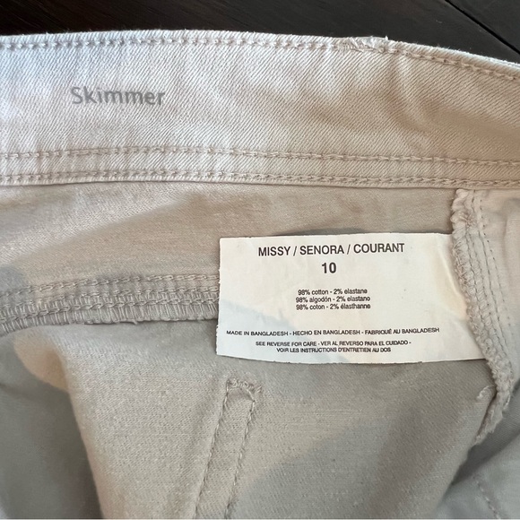 Gloria Vanderbilt All-Around Slimming Effect Beige Denim Capris - Picture 14 of 15